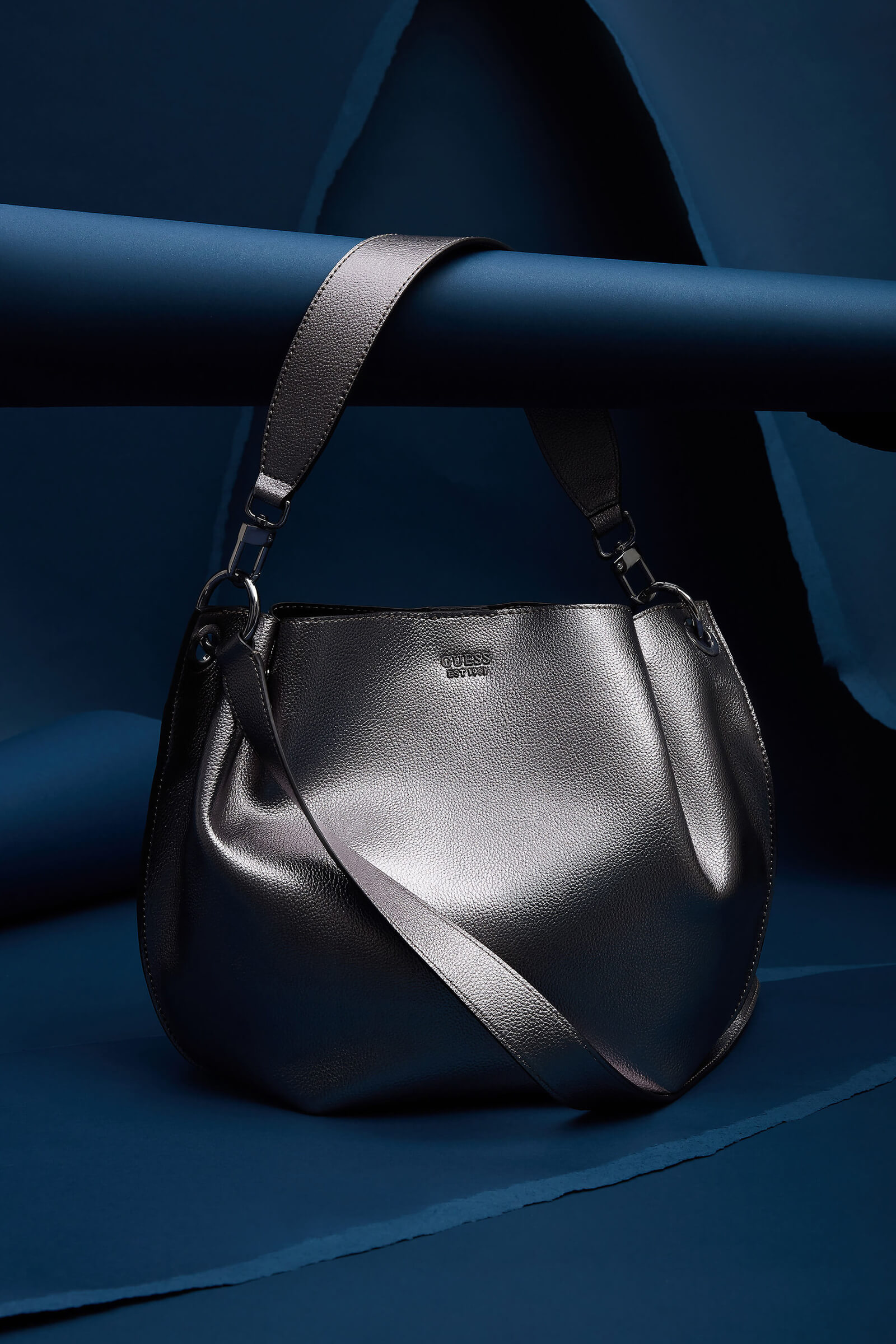 Ib Brace en kreditor Guess Handbags Image Editing Campaign